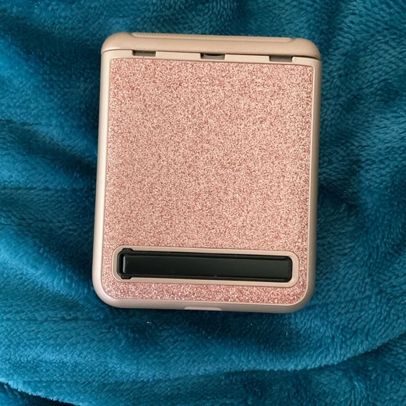 Motorola Razr 2023 Case in Rose Gold (COPY) - Picture 6 of 12